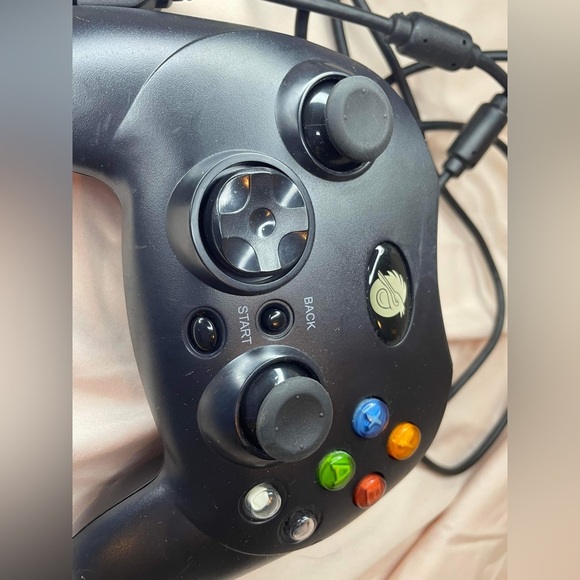 Xbox Pelican PL-2057 Wired Blade C-Type Game Controller - Black - Picture 3 of 7